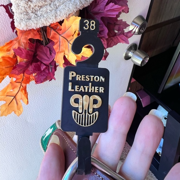 NWT Men's Leather Green Canvas Woven Ribbon Belt Dogs Print Sz 38. - Picture 3 of 11